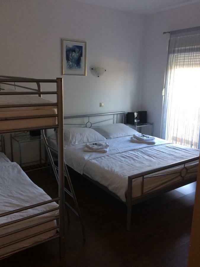 Apartmani Livk Debeljak Exteriör bild