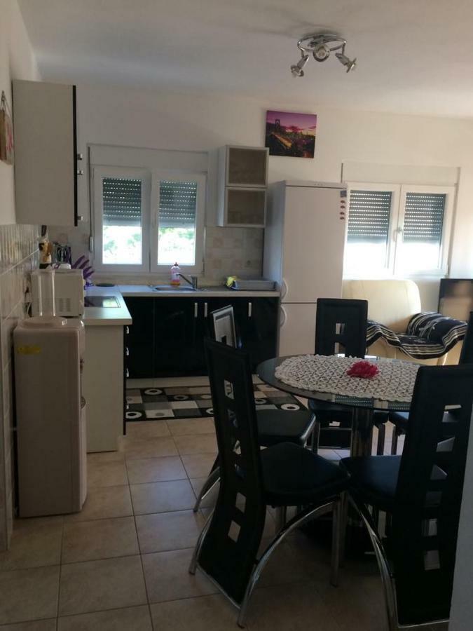 Apartmani Livk Debeljak Exteriör bild