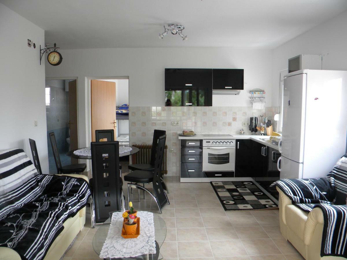 Apartmani Livk Debeljak Exteriör bild