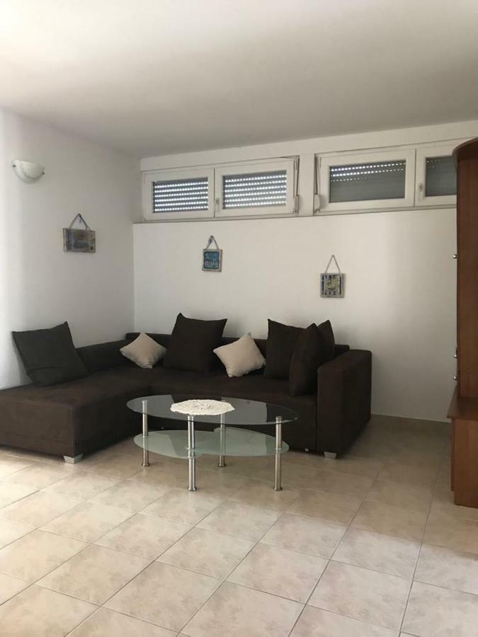 Apartmani Livk Debeljak Exteriör bild