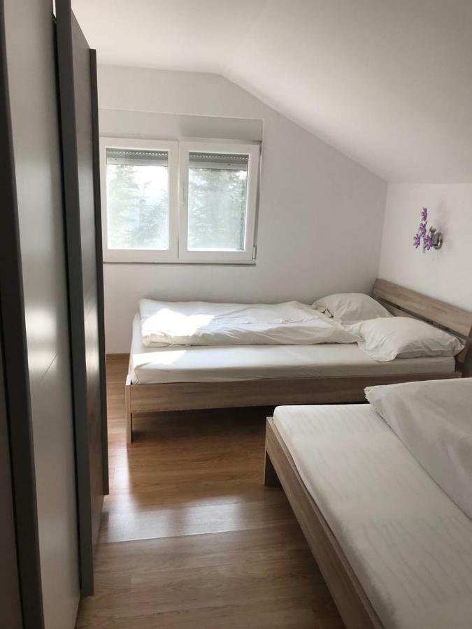 Apartmani Livk Debeljak Exteriör bild
