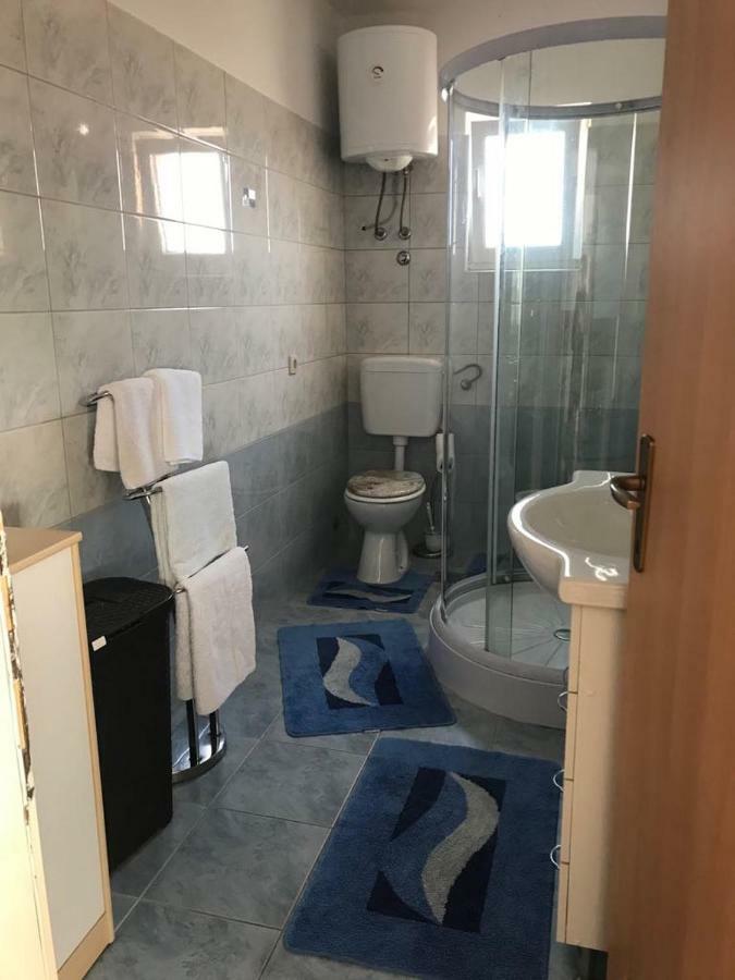 Apartmani Livk Debeljak Exteriör bild