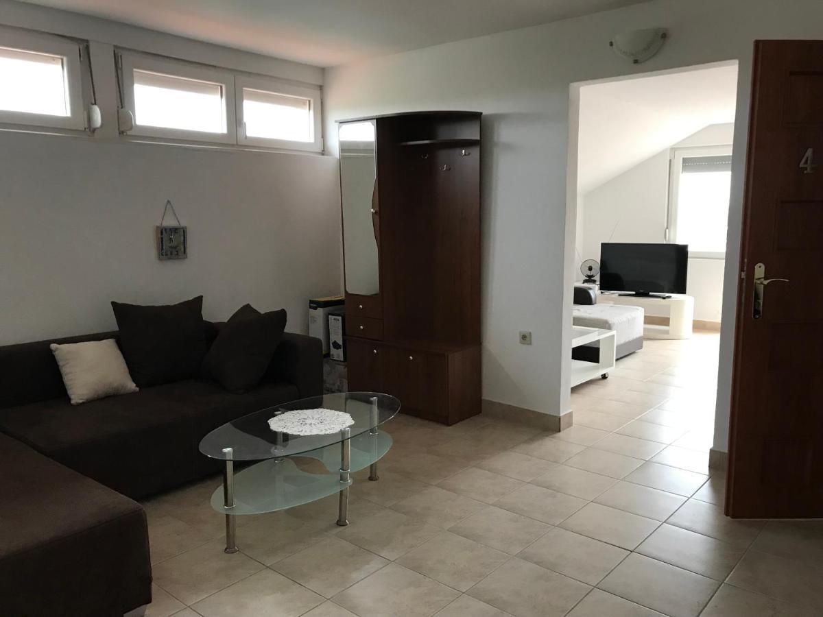 Apartmani Livk Debeljak Exteriör bild